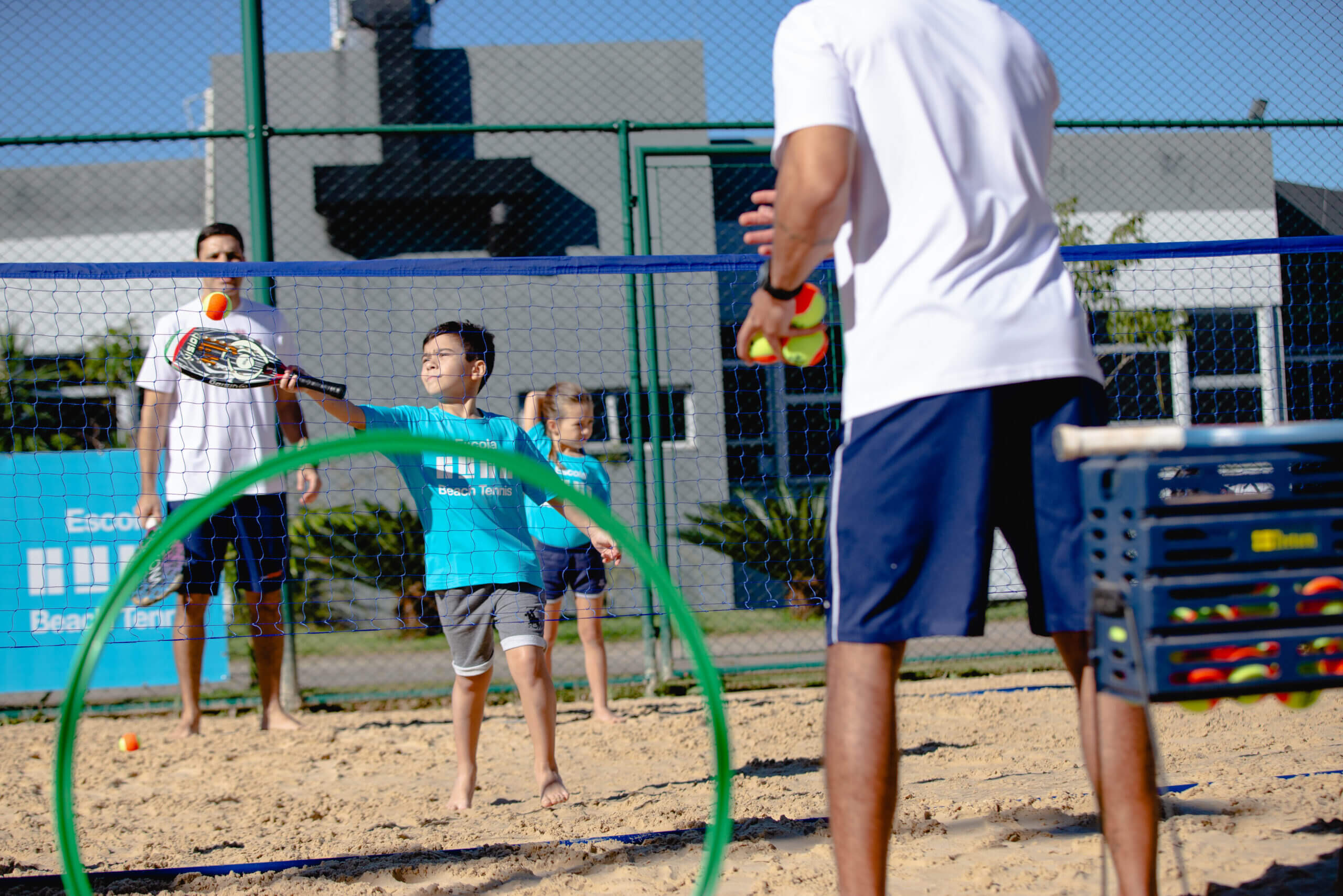 Entre saques e voleios, tênis é esporte para todas as idades